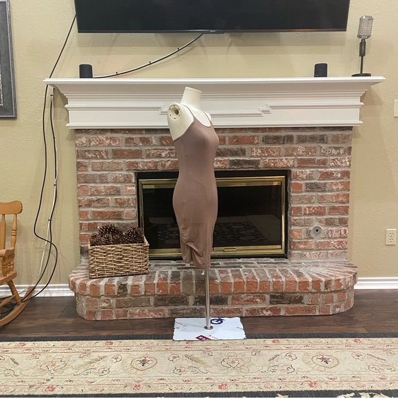 Tan slim fitting spaghetti strap dress / XS / Excellent condition - Picture 7 of 12